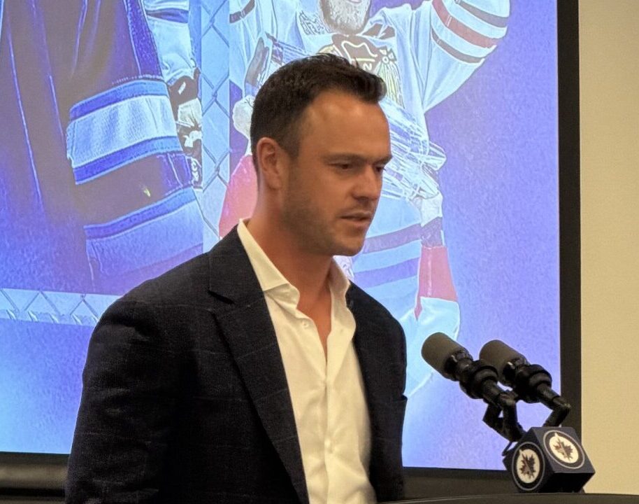 Jonathan Toews Returns to Dakota Community Centre for Retirement Announcement